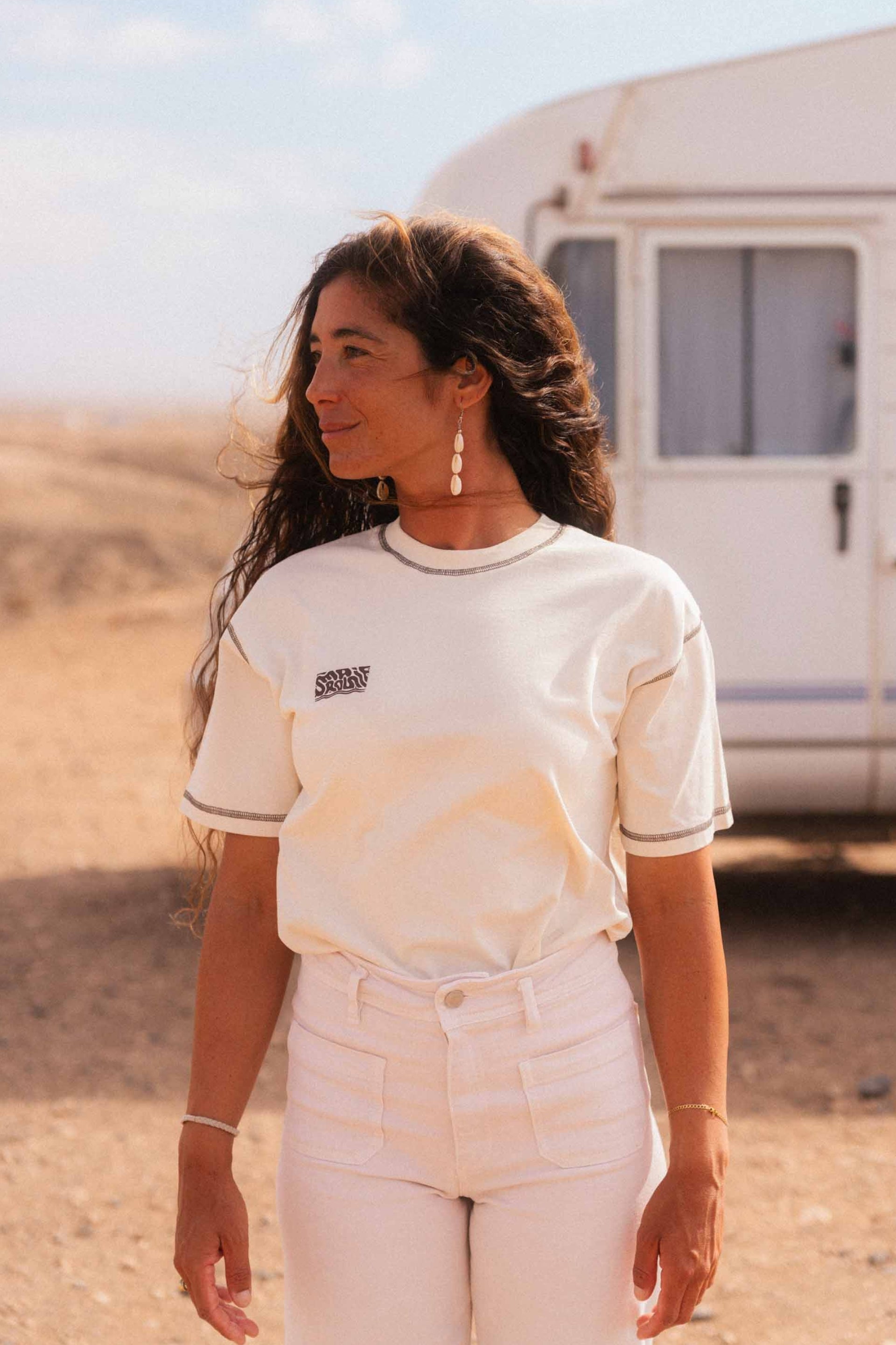 t-shirt femme epais ecru avec coutures marrons made in portugal