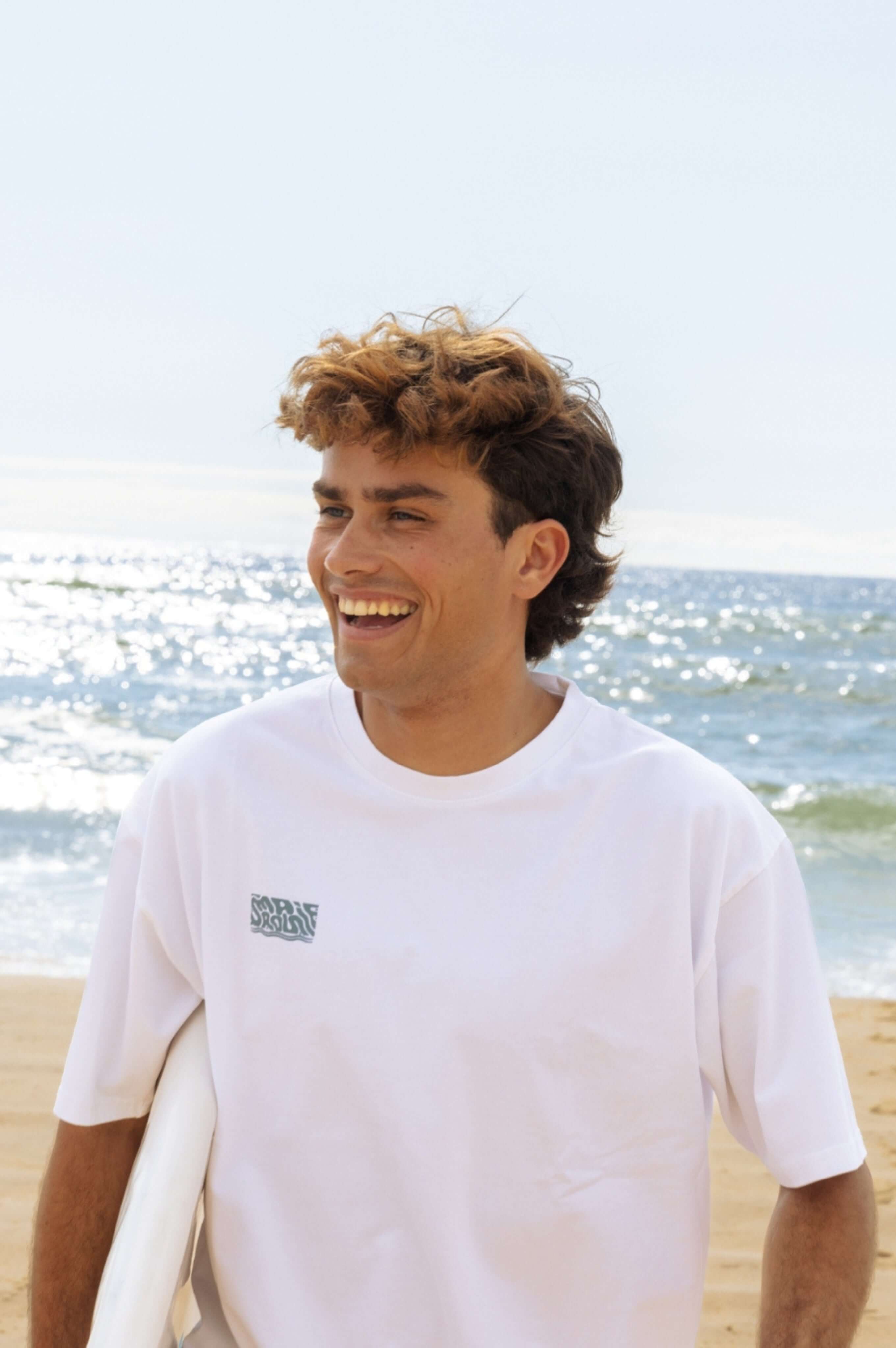 T-shirt Blanc Surf Imprimé dos style Surfwear Made in Portugal Homme plage surfwer goodvibe