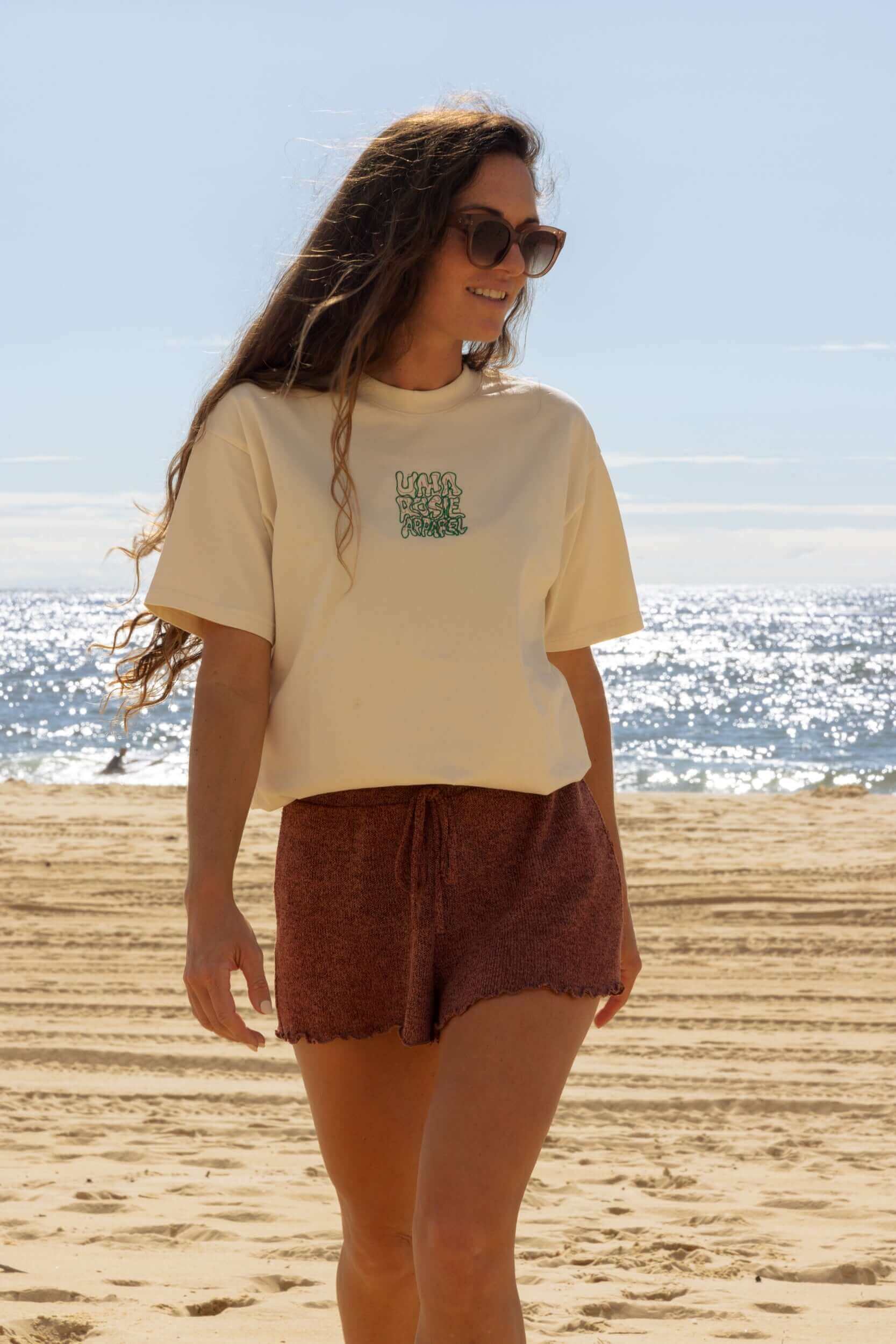 T-shirt style Surfwear Brodé et Écru Made in Portugal femme plage