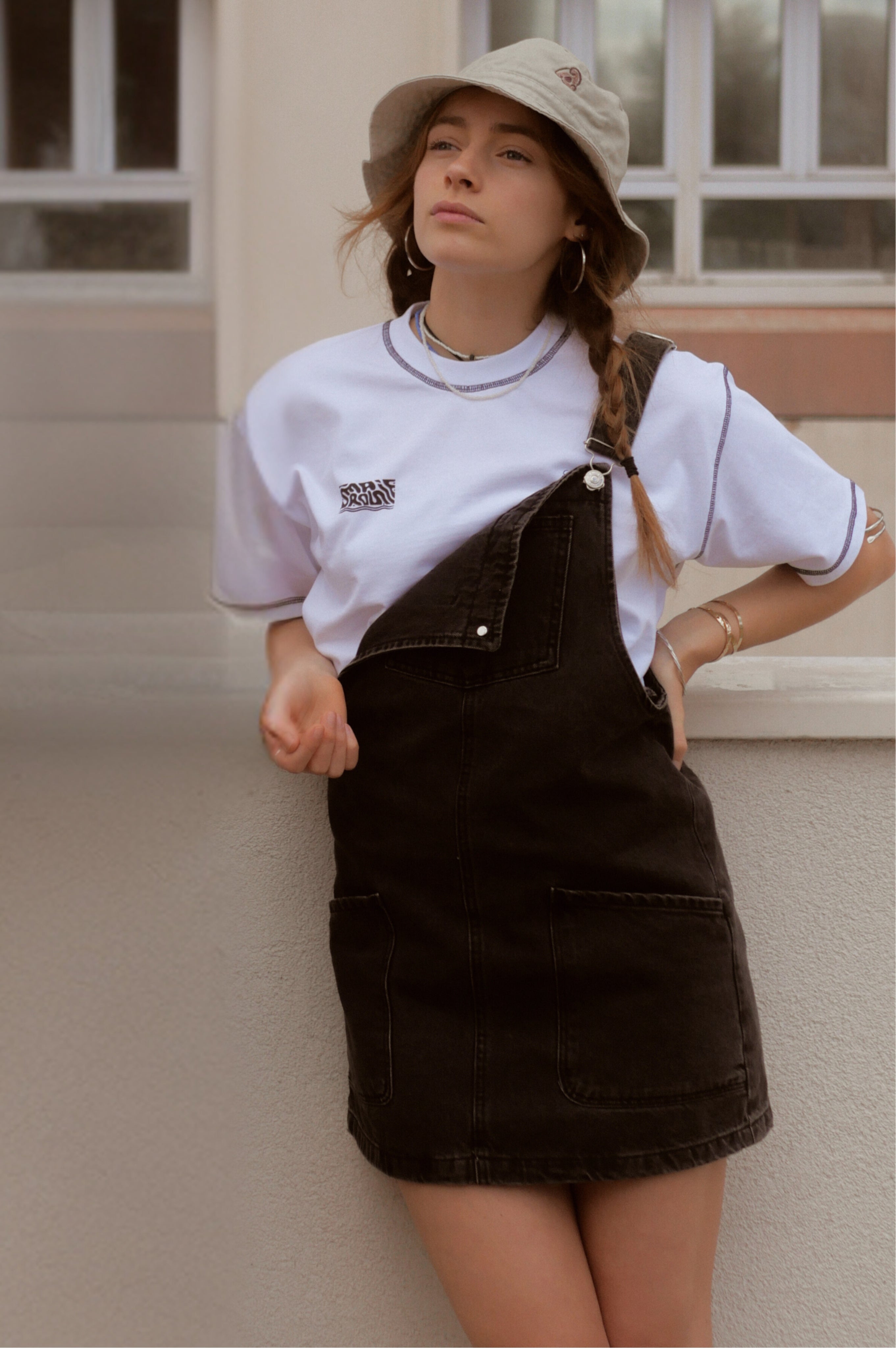 t-shirt blanc avec coutures noires femme